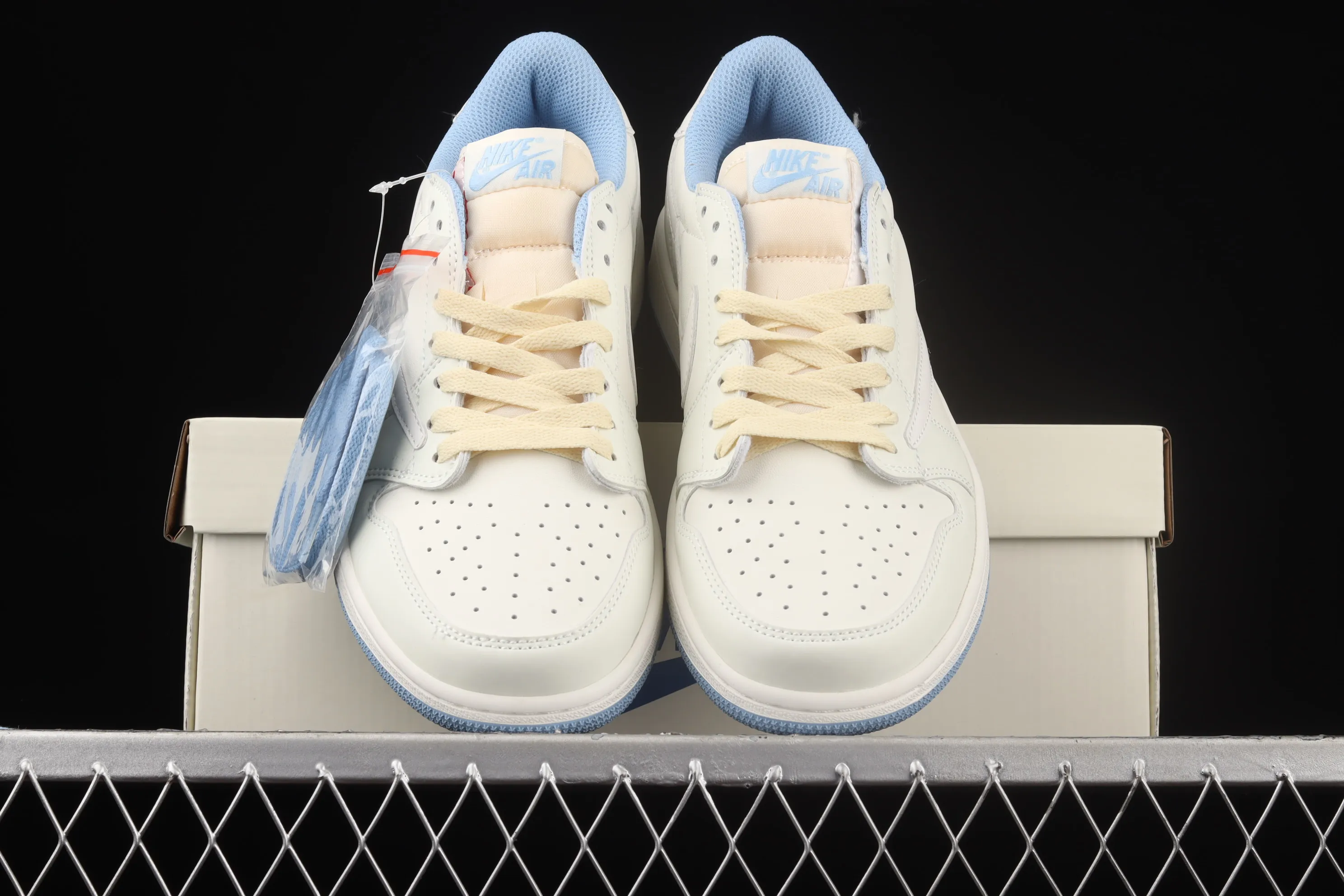 All categories Air Jordan Jordan series basketball shoes Air Jordan 1 Low cost-effective version Travis Scott x Air Jordan 1 Low AJ1 Joe 1 beige lightning undercut low top DM7866-148